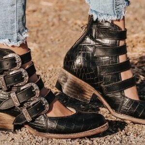 Freebird Scarlett black croco